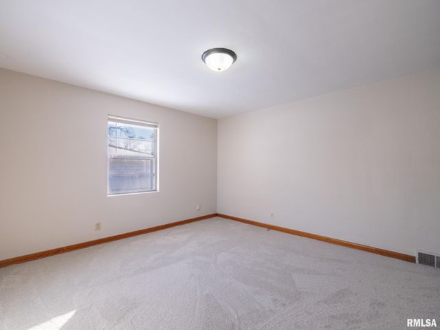 1113 N 15TH Street, Pekin, IL 61554