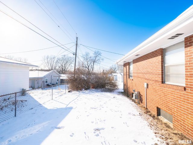 1113 N 15TH Street, Pekin, IL 61554
