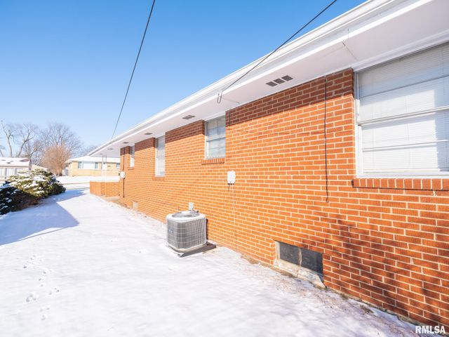 1113 N 15TH Street, Pekin, IL 61554