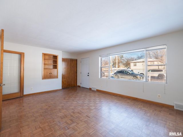 1113 N 15TH Street, Pekin, IL 61554