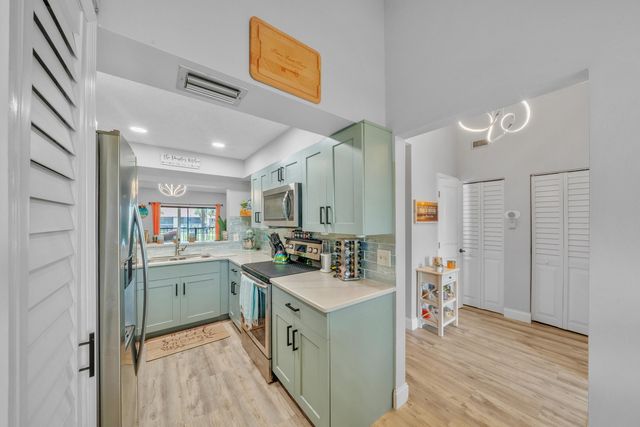 7854 Willow Spring Drive 1626, Lake Worth, FL 33467