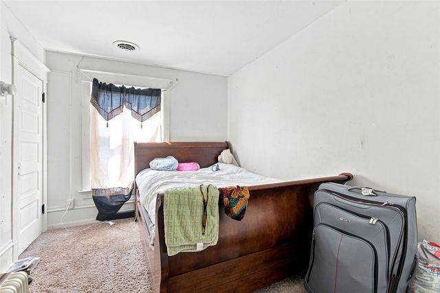408 6th Avenue SW, Cedar Rapids, IA 52404