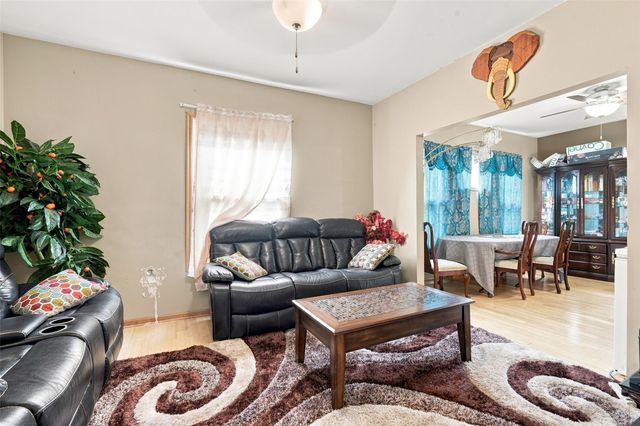 408 6th Avenue SW, Cedar Rapids, IA 52404