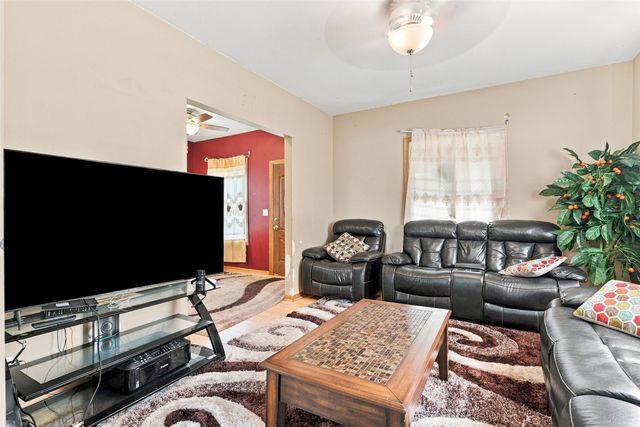 408 6th Avenue SW, Cedar Rapids, IA 52404