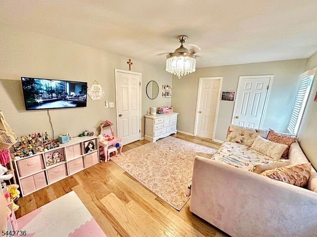8 PLUM COURT, Raritan Twp., NJ 08822