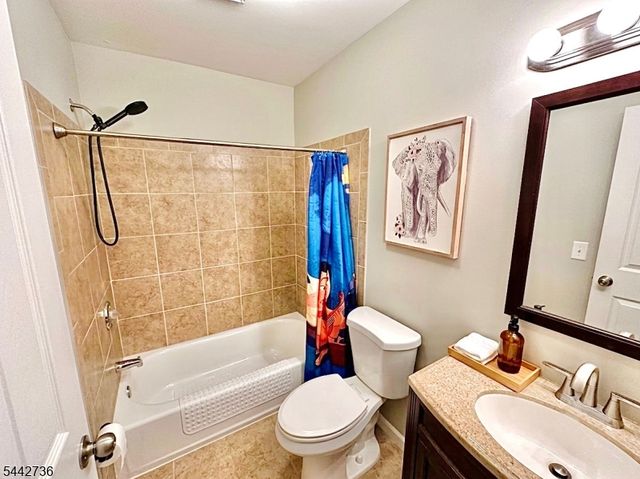 8 PLUM COURT, Raritan Twp., NJ 08822
