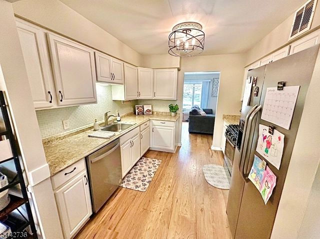 8 PLUM COURT, Raritan Twp., NJ 08822