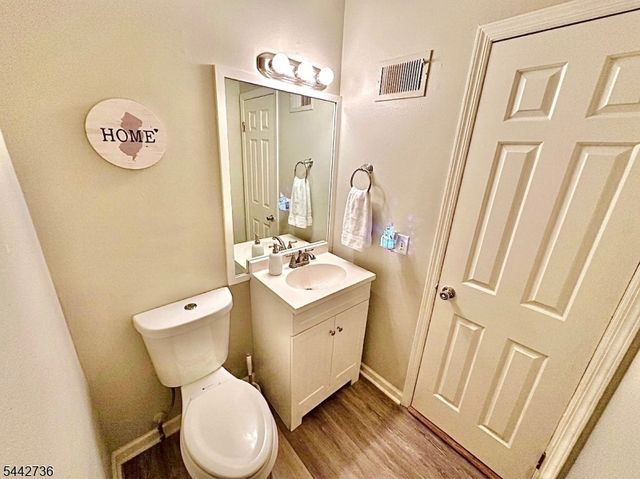 8 PLUM COURT, Raritan Twp., NJ 08822