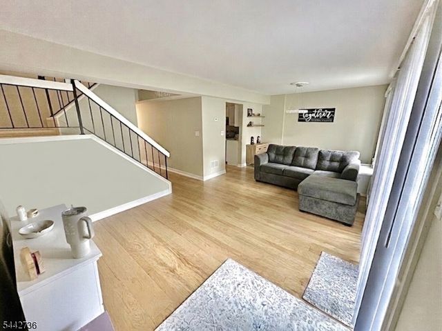 8 PLUM COURT, Raritan Twp., NJ 08822