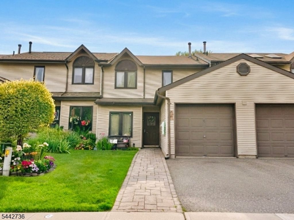 8 PLUM COURT, Raritan Twp., NJ 08822