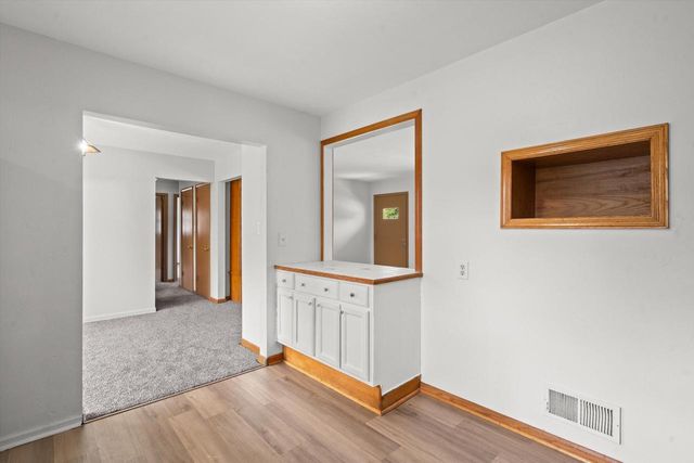 5427 Spring LANE, Milwaukee, WI 53223