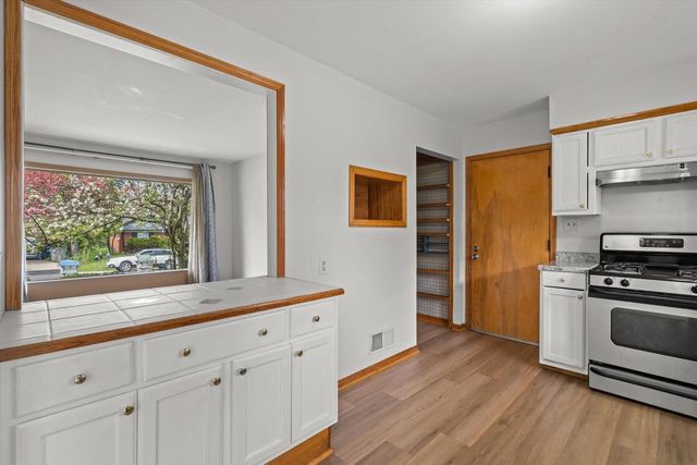 5427 Spring LANE, Milwaukee, WI 53223