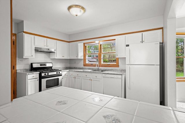 5427 Spring LANE, Milwaukee, WI 53223