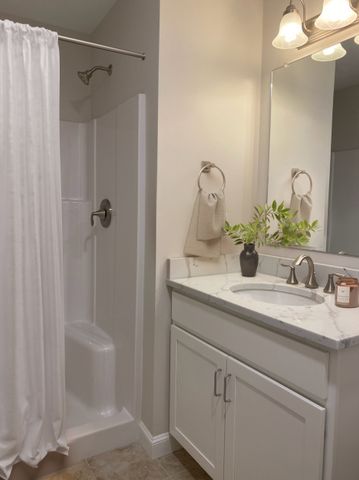 5 Eagle Brook Blvd 61, Wrentham, MA 02093