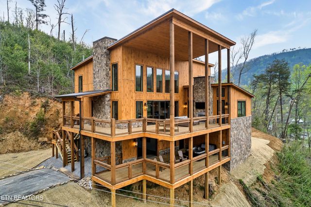 140 Water Tower Rd, Gatlinburg, TN 37738