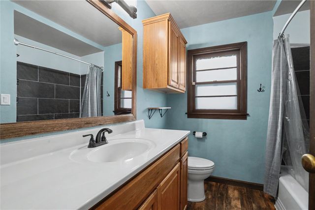 1125 J Ave NW, Cedar Rapids, IA 52405