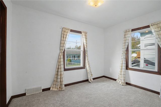 1125 J Ave NW, Cedar Rapids, IA 52405