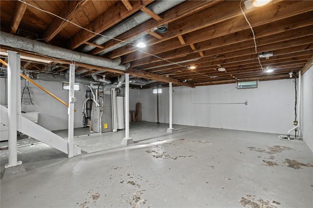 1125 J Ave NW, Cedar Rapids, IA 52405
