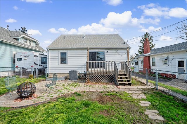 1125 J Ave NW, Cedar Rapids, IA 52405