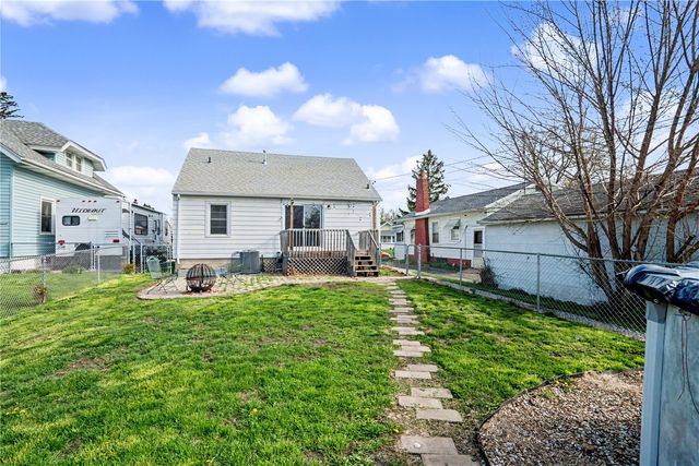 1125 J Ave NW, Cedar Rapids, IA 52405