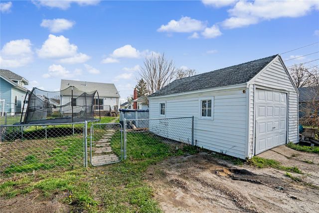 1125 J Ave NW, Cedar Rapids, IA 52405