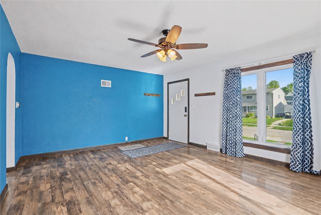 1125 J Ave NW, Cedar Rapids, IA 52405