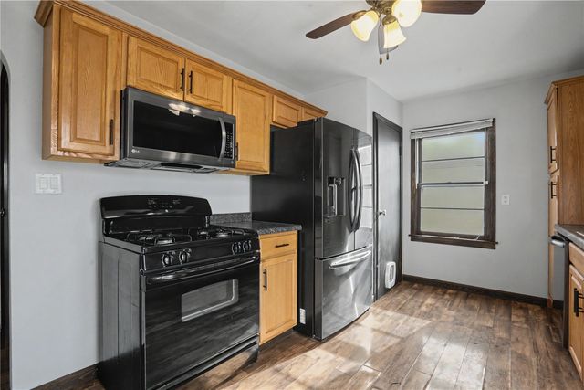 1125 J Ave NW, Cedar Rapids, IA 52405