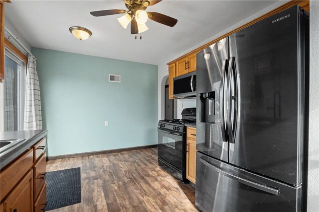 1125 J Ave NW, Cedar Rapids, IA 52405
