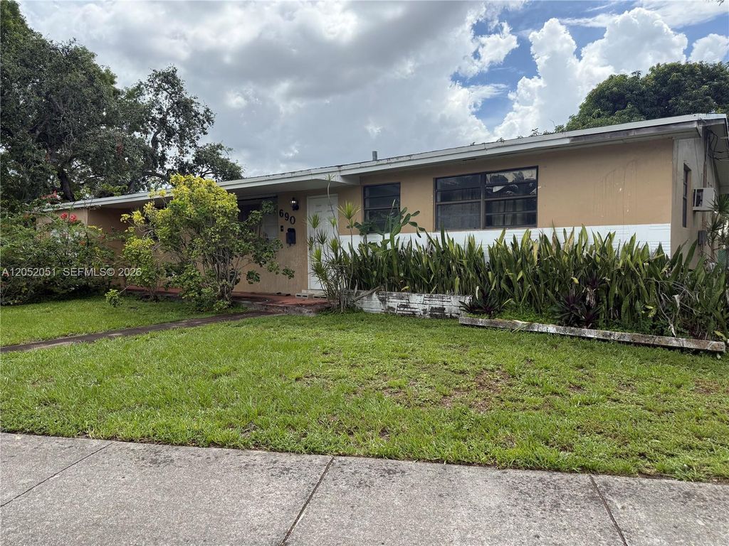 690 W 70th Place, Hialeah, FL 33014
