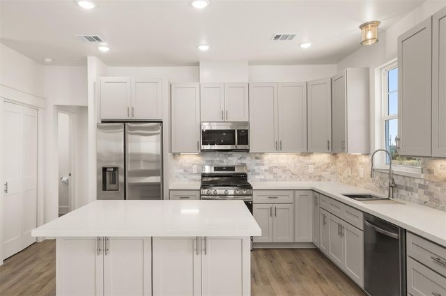 2211 Avenue A, San Leon, TX 77539