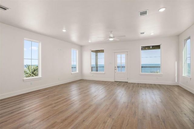 2211 Avenue A, San Leon, TX 77539