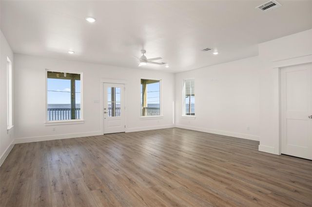 2211 Avenue A, San Leon, TX 77539