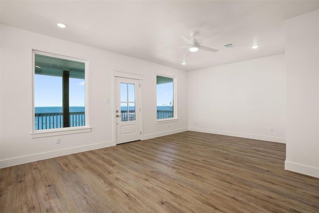 2211 Avenue A, San Leon, TX 77539