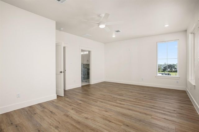 2211 Avenue A, San Leon, TX 77539