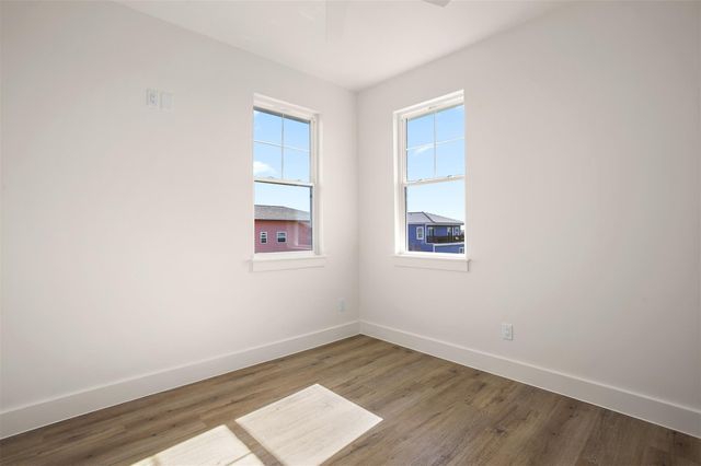 2211 Avenue A, San Leon, TX 77539