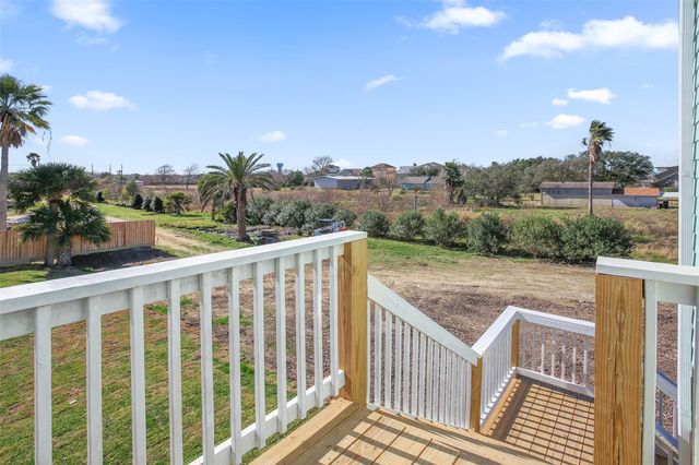 2211 Avenue A, San Leon, TX 77539