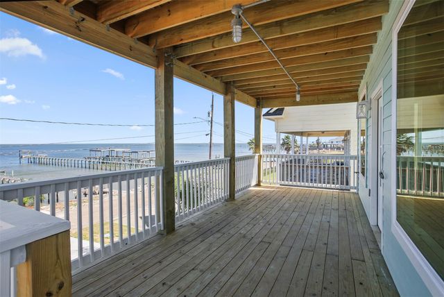 2211 Avenue A, San Leon, TX 77539