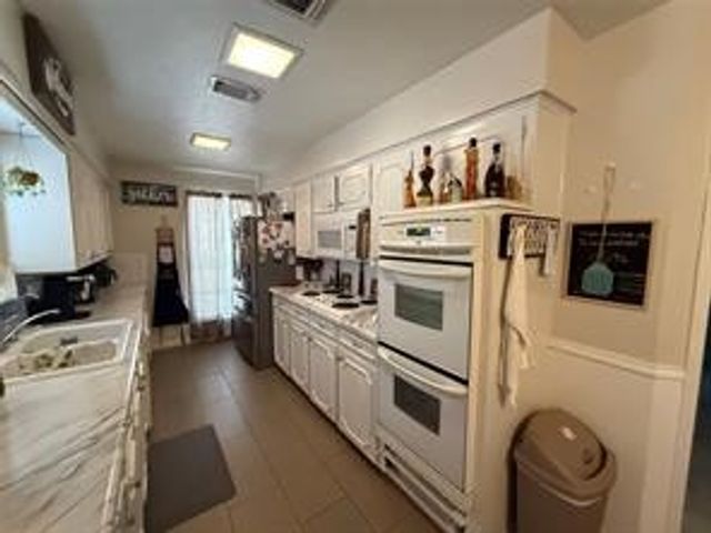 1127 Willow Creek Drive, Lancaster, TX 75146