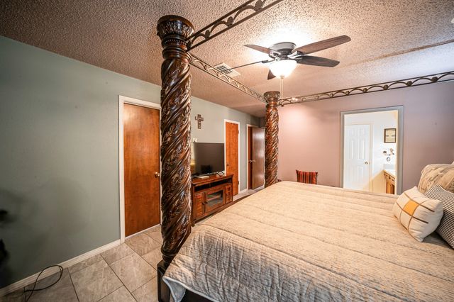 1127 Willow Creek Drive, Lancaster, TX 75146