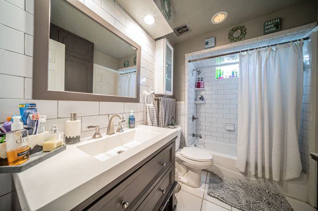 1127 Willow Creek Drive, Lancaster, TX 75146