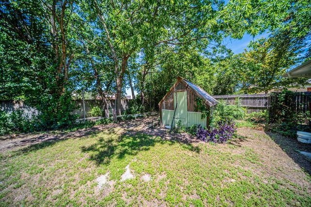 1127 Willow Creek Drive, Lancaster, TX 75146