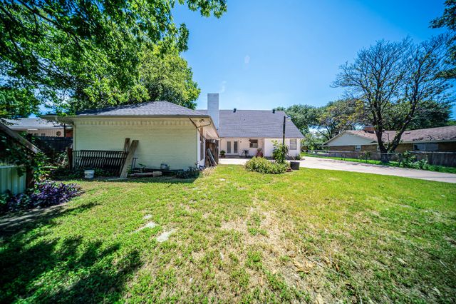 1127 Willow Creek Drive, Lancaster, TX 75146