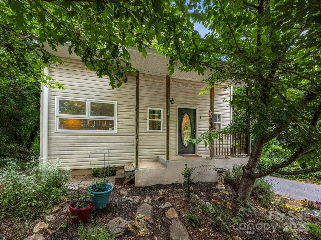 11 Pinewood Road, Asheville, NC 28805