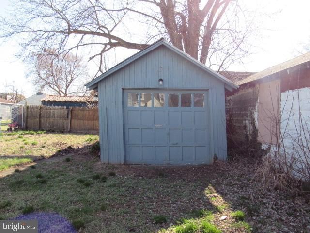 21 E PITTSFIELD ST, Pennsville, NJ 08070