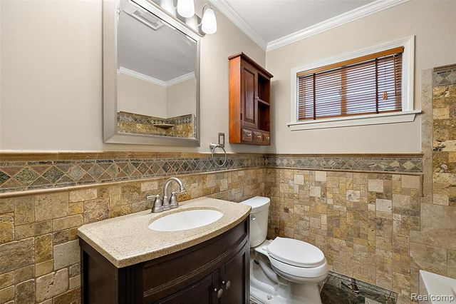 637 S Edgeworth Avenue, Royal Oak, MI 48067