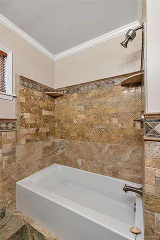 637 S Edgeworth Avenue, Royal Oak, MI 48067