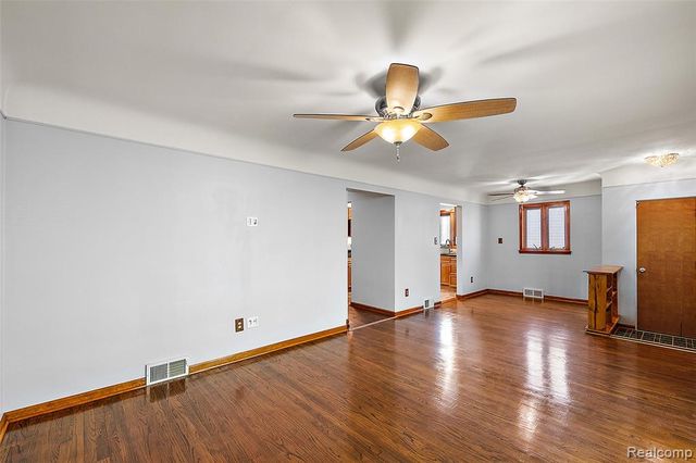 637 S Edgeworth Avenue, Royal Oak, MI 48067