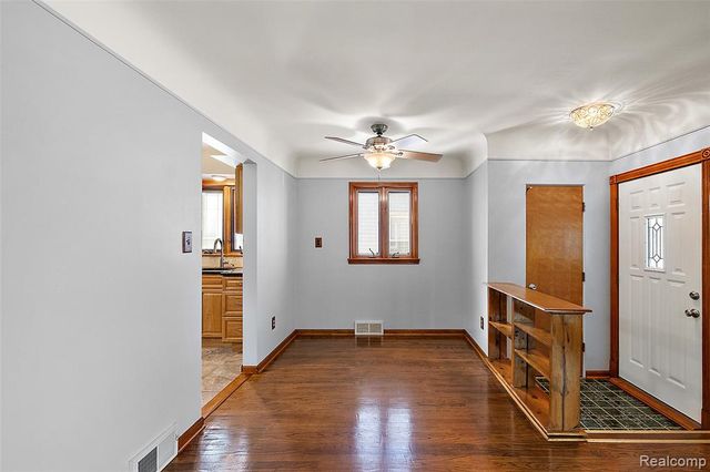 637 S Edgeworth Avenue, Royal Oak, MI 48067
