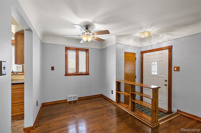 637 S Edgeworth Avenue, Royal Oak, MI 48067