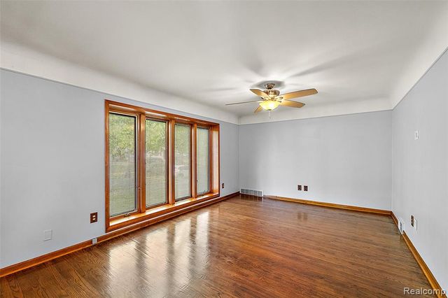 637 S Edgeworth Avenue, Royal Oak, MI 48067